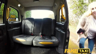 Fake Taxi - Óriási cicis világos szőke megkettyintve