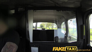 FakeTaxi - ártatlan kicsike fiatal lány és a vastag hímtag
