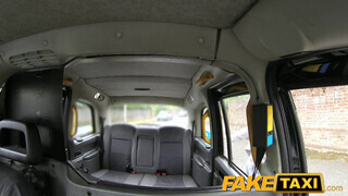 FakeTaxi - Ella Hughes a csábító vörös hajú spiné