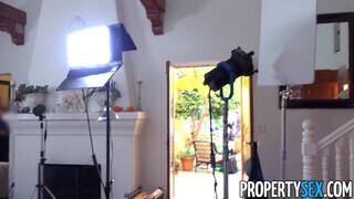 PropertySex - Riley Reid mint ingatlanos fiatal gádzsi