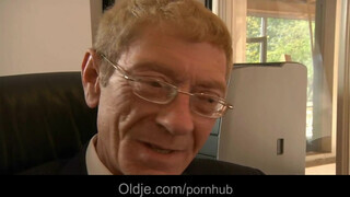 Idős fallosz és a zsenge titkárnője