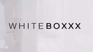 WhiteBoxxx - Caprice istenien kinyalja a ribanca kicsike pináját