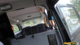 Fake Taxi - Cuki bige kamatyolni akar a taxiban