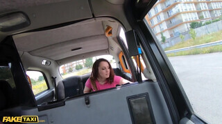 Fake Taxi - Maya B megdugva a hátsó ülésen