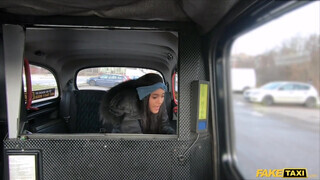 Fake Taxi - Capri Lmonde a bombázó csoki lány