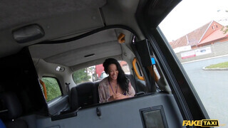Fake Taxi - Asia Vargas a hátsó ülésen kufircol