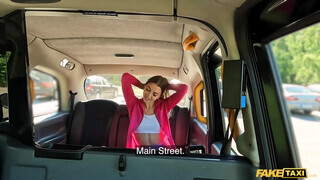 Fake Taxi - Sportos maca megkúrelva a taxiban