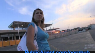 PublicAgent - szegény csajszika tényleg azt hiszi modell lehet