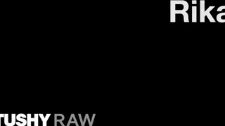 TUSHYRAW - Rika seggel lovagolja meg a gigászi péniszt