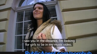 PublicAgent - Rebecca pénzért kupakol