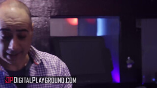 Digital Playground - Aidra Fox derekasan megdöngetve