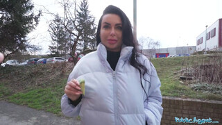 Public Agent - Arish a gigászi keblű ukrán milf