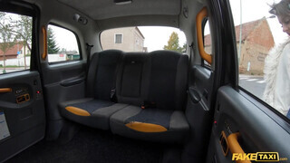 Fake Taxi - Vile Vixen jól cidázza a cerkát