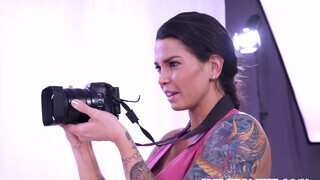 Private com - Chloe Lamour és Eveline Dellai édeshármasban szeretkeznek