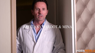 Brittany Bardot és Mina négyesben szeretkeznek