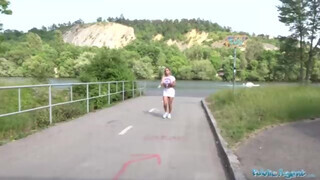 Public Agent - Gigászi cickós formás fenekű gádzsi