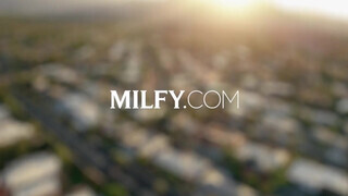 MILFY - Érett nő és a tinédzser nőci