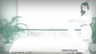 PrivateBlack - Julia Rocka a kívánatos masszőr csajszika