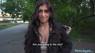 Public Agent - Alicia Trece a fogszabályzós dél amerikai csajszi