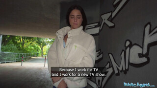 Public Agent - Charlotte Lapiedra a csinos latina bige