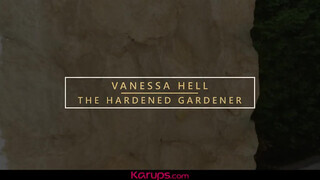 Karups - Vanessa Hell a pici csöcsű milf