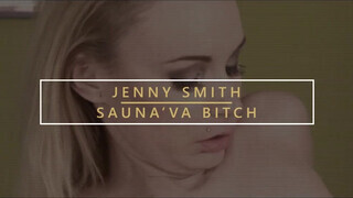 Jenny Smith a világos szőke termetes kannás milf lovagol a faszon