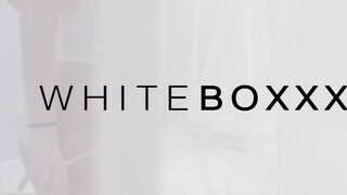WHITEBOXXX - Zsenge pipi játszik a puncijával