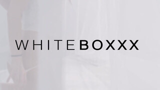 WhiteBoxxx - Ginebra Bellucci segglyukba reszelve