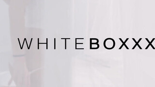 WHITEBOXXX - Tina Kay popsijába betolják
