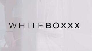 WhiteBoxxx - Oxana Chic vaginája megkúrelva
