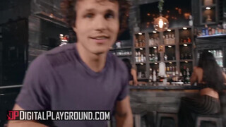 Digital Playground - Alissa Jayde bekúrva a bárban