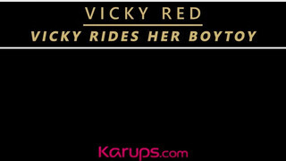 Vicky Red zsenge fószerrel kúr