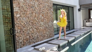Tiny4k - Raylin Ann a pokémon cosplayes pipi