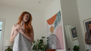 Elly Clutch és Hayley Davies édeshármasban szexelnek