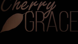 Cherry Grace a termetes popós pipi