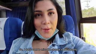 martinasmith a buszon peckezik
