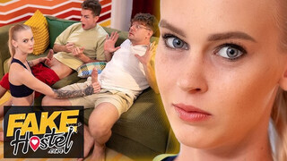 Ariela Donovan a gamer srácokkal kúr