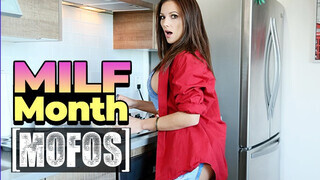 MOFOS - Mandy Flores popsikája megkefélve