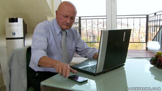 Gyuribácsi kedveli a zsenge pinát