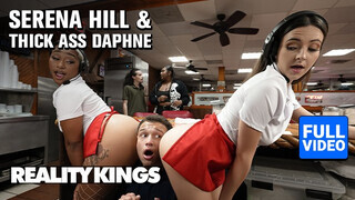 REALITY KINGS - Thick Ass Daphne és Serena Hill a dögös pincérnők