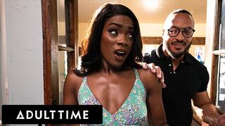 Unatkozó asszony Ana Foxxx párnán kupakol és megdugja szerető férje!