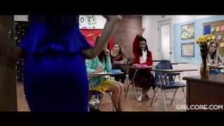 Angela White és Georgia Jones megbüntetik a luvnya fiatal diákokat