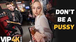 Bátor világos szőke pornósztár bassza idegen pasit a bárban