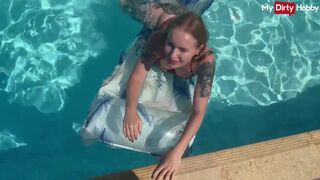 Emma wolf a tüzes bige aki a medencében dug vadul