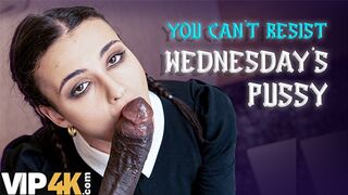 Lispy wednesday kamatolyta a nevelő apa gigászi faszát mint egy igazi kutyaként