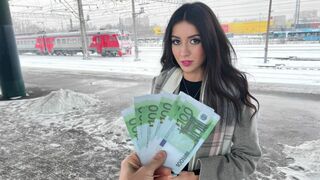 Vonatbéli csábítás: spinét szólítunk meg castingra közvetlenül a szekrényben