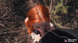 Csábos vörös fiatal Madi Collins kibelezi a puncáját és keményen megdugja a óriási hímvesszője