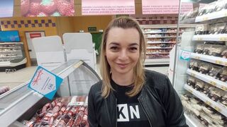 Bevásárlás közben találkoztam vele, cidázás a nyilvános wc-ben, és lenyeli a termetes spriccet