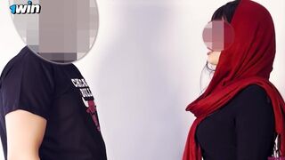 Arab milf hangos kettyintése nem hagyja aludni a szomszédot, így hívja őt is szeretkezni