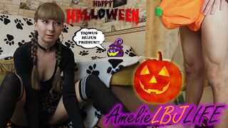 Kicsike boszorkány megidézi a termetes kárót és keményen megbasszák, hogy beleélvezzen a puncijába - halloween 2020